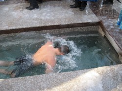 Как Михаил Добкин прыгнул в ледяную воду и чем потом грелся