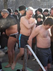 Как Михаил Добкин прыгнул в ледяную воду и чем потом грелся