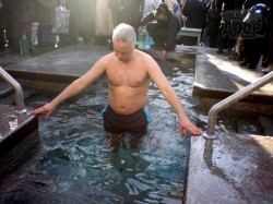 Как Михаил Добкин прыгнул в ледяную воду и чем потом грелся