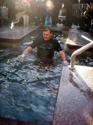 Как Михаил Добкин прыгнул в ледяную воду и чем потом грелся