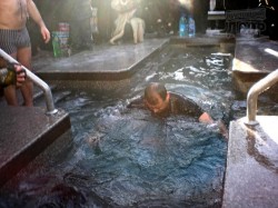 Как Михаил Добкин прыгнул в ледяную воду и чем потом грелся