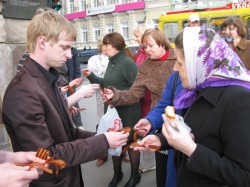 Ажиотаж вокруг Георгиевских ленточек нарастает