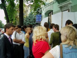 Вкладчики банка Базис вышли в Харькове на пикет 