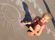 На площади Свободы дети рисуют "Любимый Харьков"