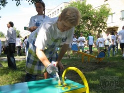 В областной детской больнице установили детскую площадку