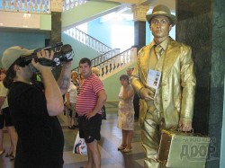 актер