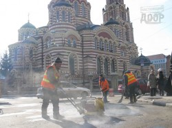 Как у Благовещенского собора в асфальт закатывали