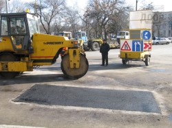 Как у Благовещенского собора в асфальт закатывали