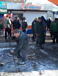 В Харькове началась весенняя уборка незаконных построек