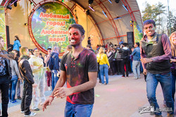 Индийский фестиваль Холи раскрасил харьковчан