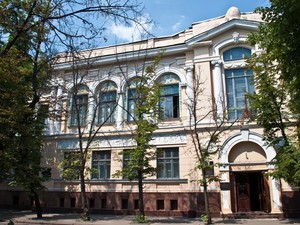 Иван Лучковский передал живописные полотна в Харьковский художественный музей