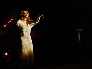 Тина Кароль спела для харьковчан с любовью