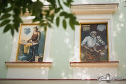 Во Львове создали арт-галерею под открытым небом «Окна в прошлое»