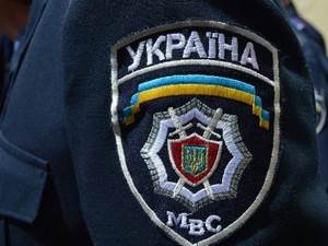 Шел по улице прохожий, нес три кило конопли