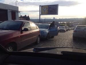 Пробка на спуске Жилярди из-за масштабного ДТП (ФОТО)