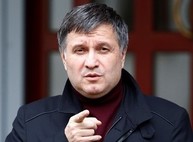 Аваков должен публично извиниться перед Тягнибоком за «бандитов»: решение суда