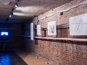 Молодые художники о запретах: в Муниципалке пройдет экскурсия по выставке «Не ешь желтый снег»