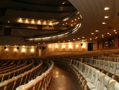 В ХАТОБе зрителей пускают за кулисы