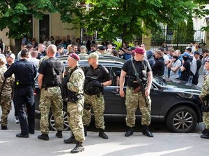 Наш комбат начистил медали. Видно хочет пойти в атаку