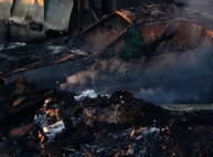 Мощный пожар под Харьковом уничтожил дом и гараж с тремя автомобилями (ФОТО)