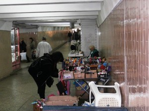 Харьковчане требуют запретить любую торговлю в переходах метро