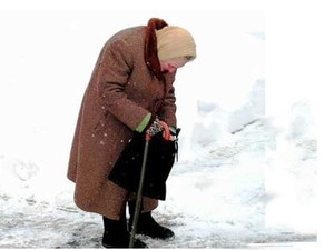 На Харьковщине обокрали 88-летнюю старушку