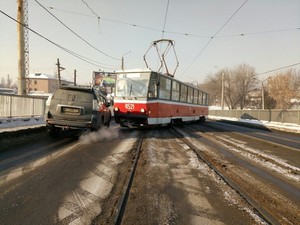 Трамвайный дрифт и ДТП на Балашовском мосту (ФОТО)
