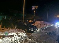 Молодые харьковчане на чужой иномарке врезались в светофор (ФОТО)