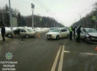 В Харькове столкнулись две иномарки: есть пострадавшие (ФОТО)