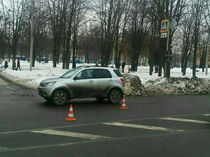 На Новых Домах иномарка сбила пешехода из-за неработающего светофора (ФОТО)