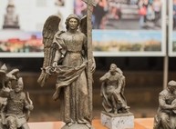 Это памятный знак харьковской истории: в горсовете обосновали стелу с ангелом