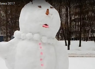 Харьковчане по всему городу налепили снеговиков (ФОТО, ВИДЕО)