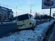 На Льва Ландау минивен столкнулся с легковушкой: есть пострадавшие (ФОТО)
