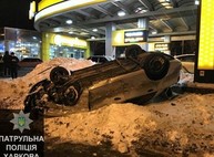В Харькове «Lanos» столкнулся с «BMW» и перевернулся: есть пострадавшие (ФОТО)