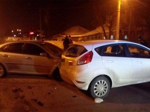 На Салтовке такси столкнулось с иномаркой: есть пострадавшие (ФОТО