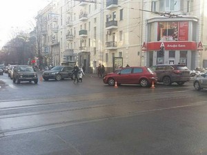 В центре Харькова столкнулись две иномарки (ФОТО)