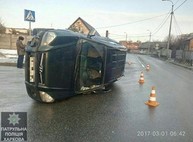 Рядом с Жилярди перевернулась иномарка (ФОТО)