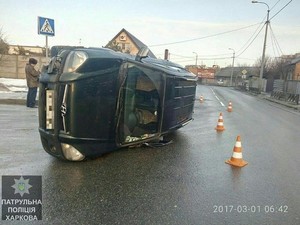 Рядом с Жилярди перевернулась иномарка (ФОТО)