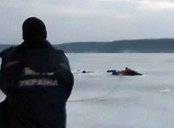 Два рыбака провалились под лед на Краснооскольском водохранилище (ФОТО)