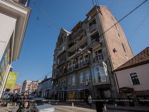 На Рымарской реставрируют фасад столетнего дома