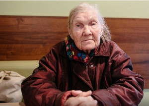 Мошенник не постеснялся обокрасть 90-летнюю бабушку