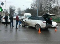 В Харькове столкнулись две иномарки: есть пострадавшие (ФОТО)