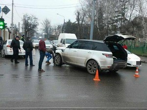 В Харькове столкнулись две иномарки: есть пострадавшие (ФОТО)