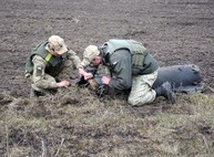 Сегодня полностью ликвидируют два последние очага тления на военных складах в Балаклее (ФОТО)