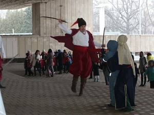 Театральный флешмоб возле ХНАТОБа (ФОТО)