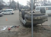 ДТП с «переворотом»: на Салтовке «Toyota» перевернулась на крышу (ФОТО)