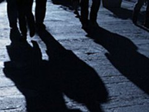 Возле магазина на прохожего напали двое парней, объявлен розыск