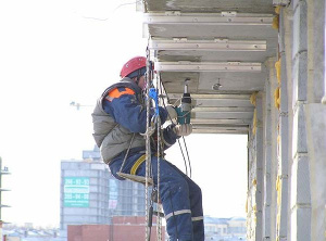 Двое мужчин погибли в области во время работы