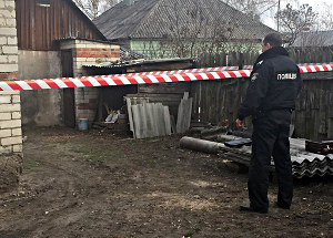 Мерефянка обнаружила во дворе тело мужчины, убийцей которого оказался ее сын