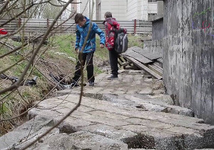 В Харьковской области на ребенка упала стена гаража